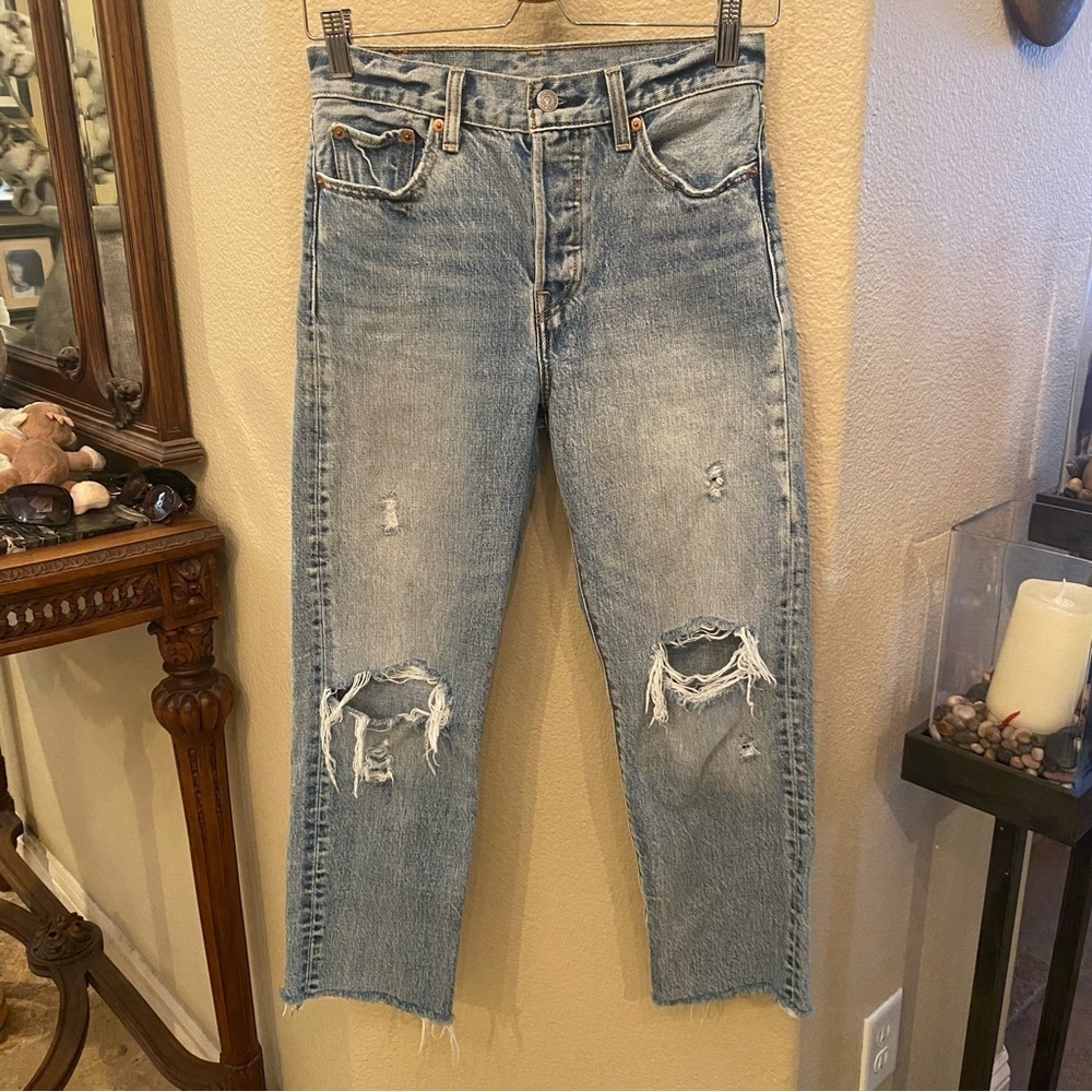 LEVI’S Women Blue Ripped Raw Hem Buttoned Fly Jeans Size 26